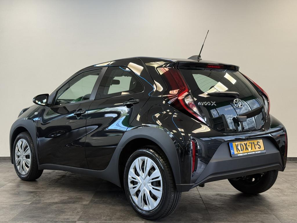 Toyota Aygo X 1.0 VVT-i S-CVT Play (bj 2024, automaat), Auto's, Gebruikt, 4 stoelen, Zwart, 3 cilinders