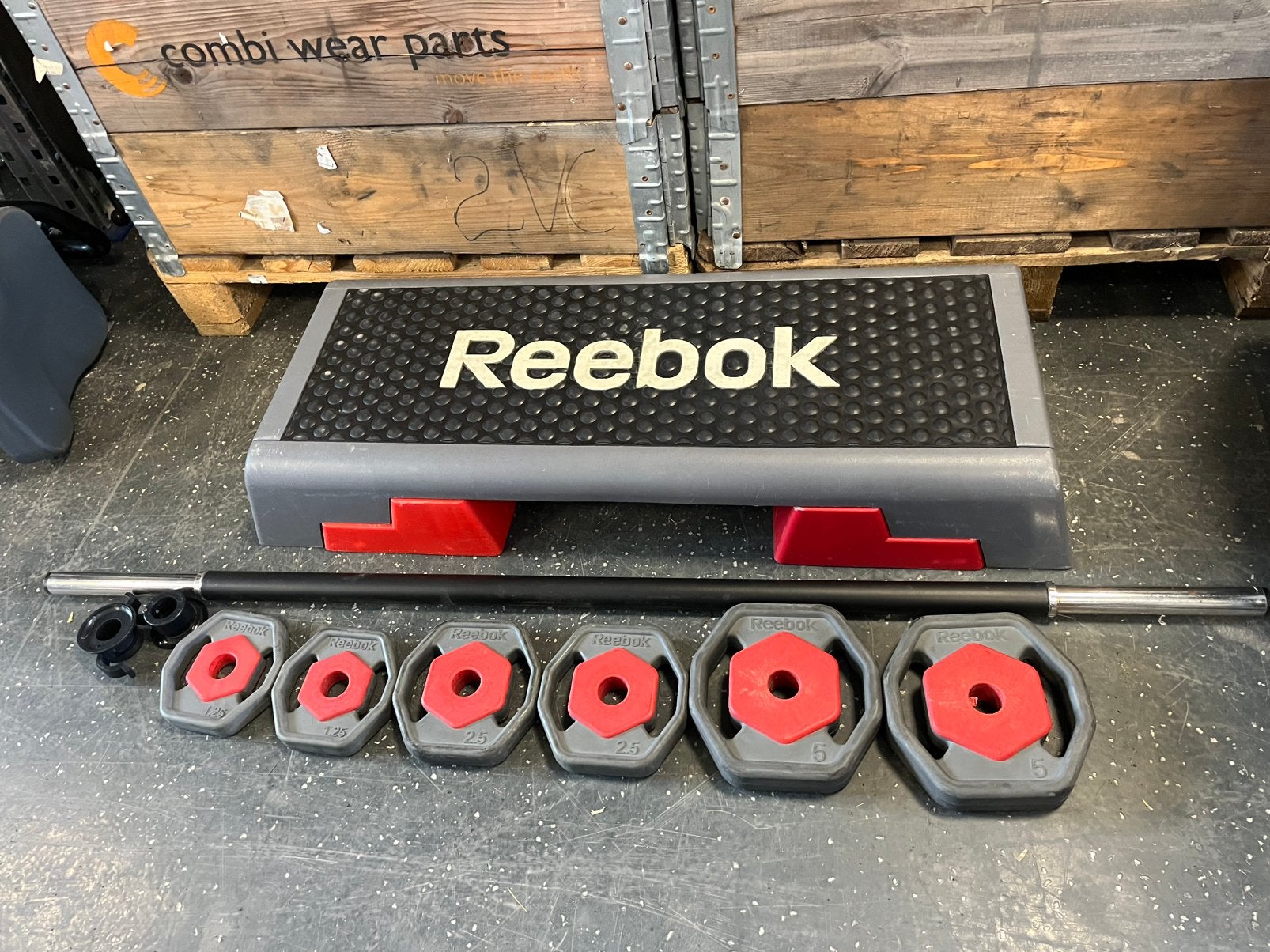 Reebok  rep 20 kg bodypump set met step grijs rood, Sport en Fitness, Gebruikt, Ophalen of Verzenden, Reebok, Step