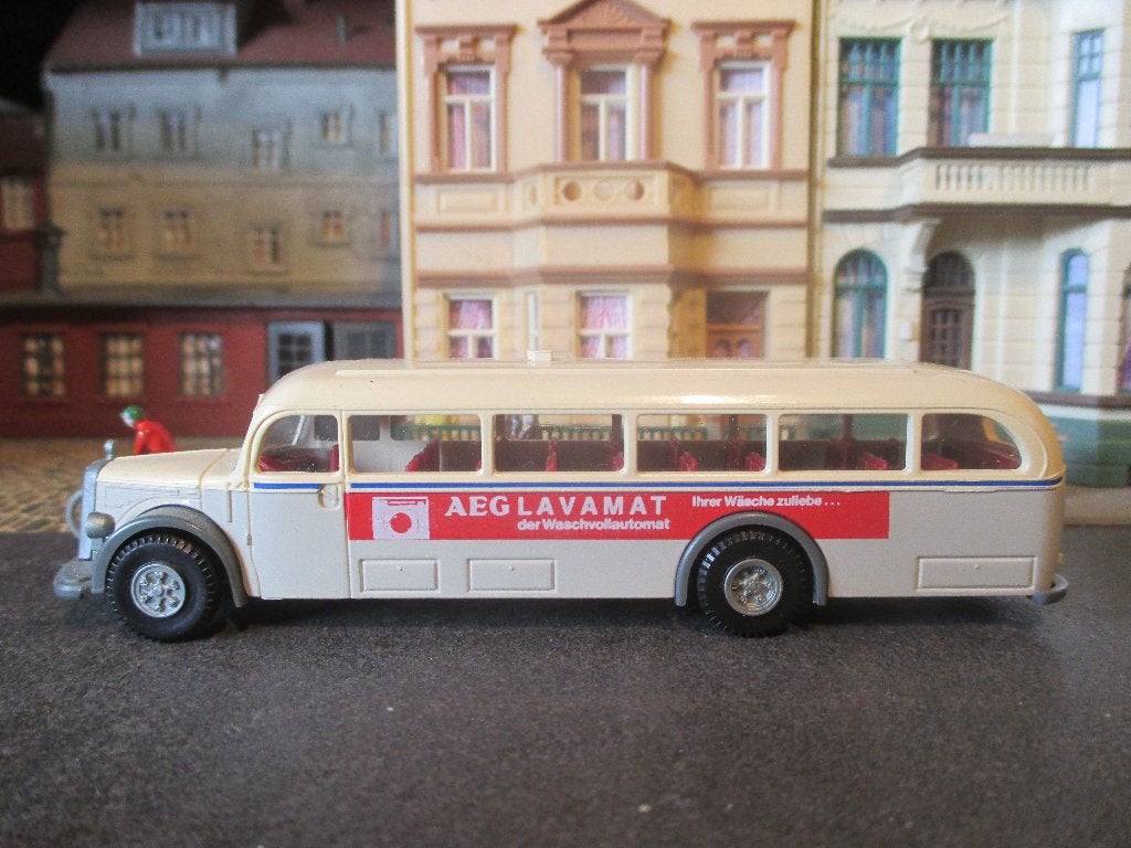 1950 Mercedes Benz O5000 - Brekina met AEG Lavamat reclame, Ophalen of Verzenden, Zo goed als nieuw, Bus of Vrachtwagen, Brekina