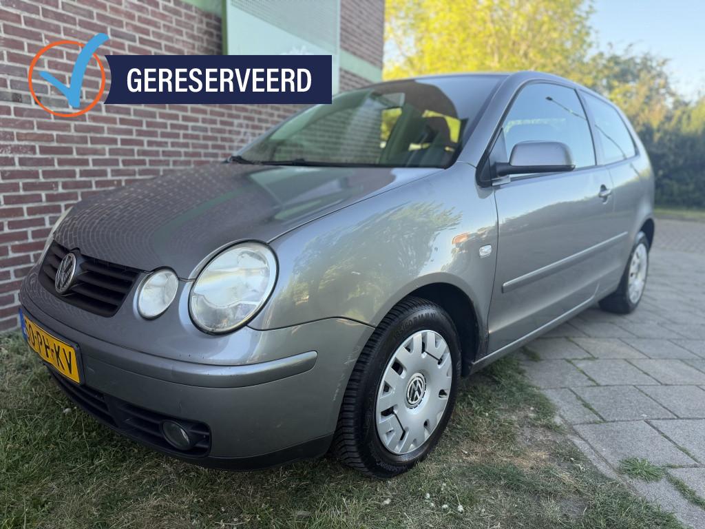 Volkswagen Polo 1.4-16V Athene*2004*Aut|Airco|Cruise|T-haak, Stof, Gebruikt, 49 €/maand, Origineel Nederlands