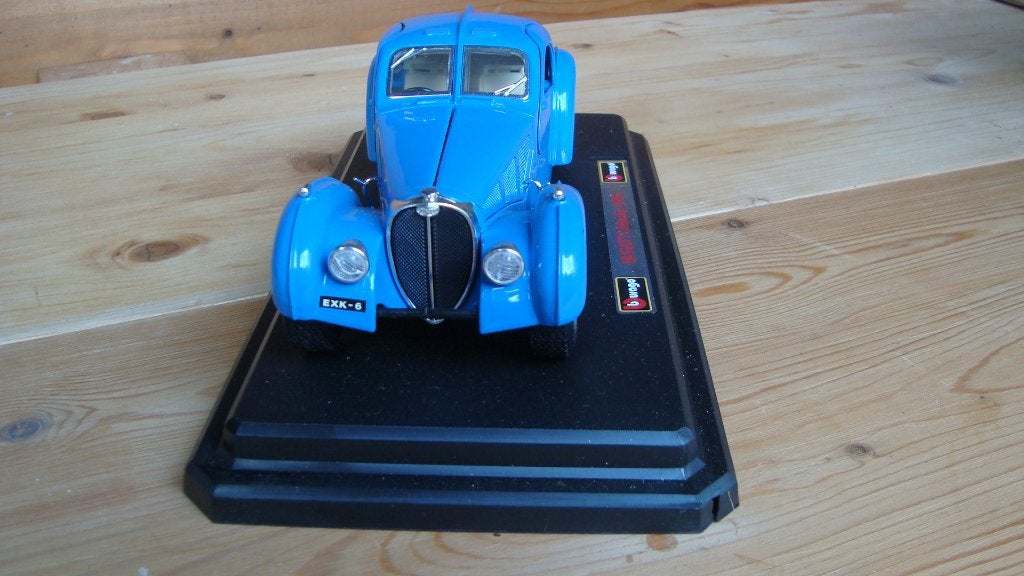 2 Burago modellen 1:24, Verzenden, Nieuw, Auto, Bburago