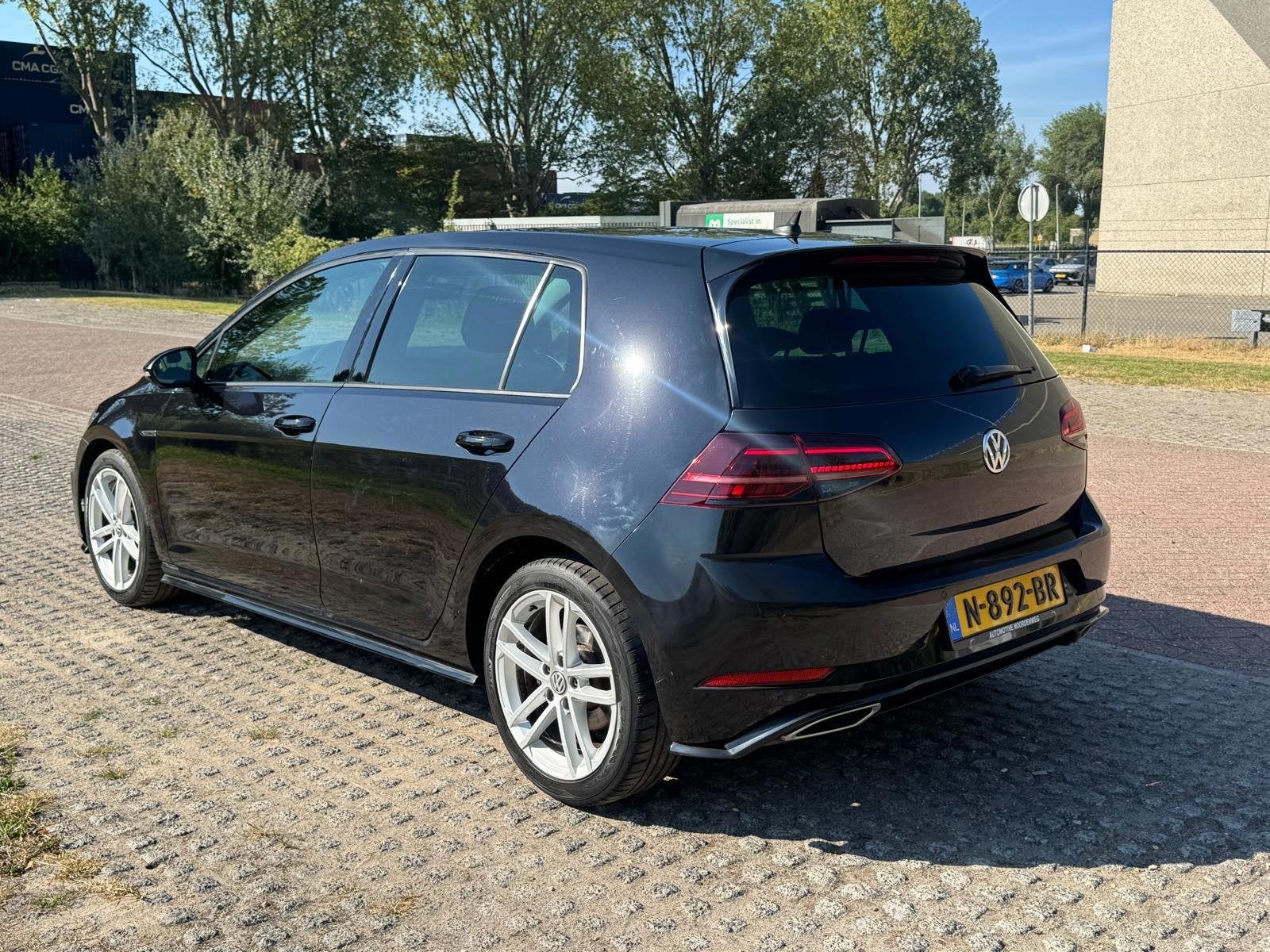 Volkswagen Golf 1.5 TSI Highline Business R / AUTOMAAT/ LED, Auto's, 4 cilinders, 150 pk, Alcantara, Zwart