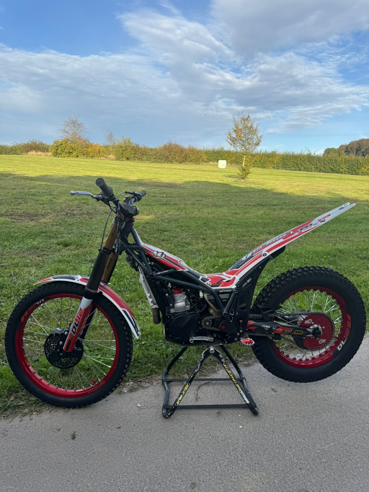 Vertigo Nitro RS3 Dougie Lampkin 300cc 2026 trial motor, Ophalen