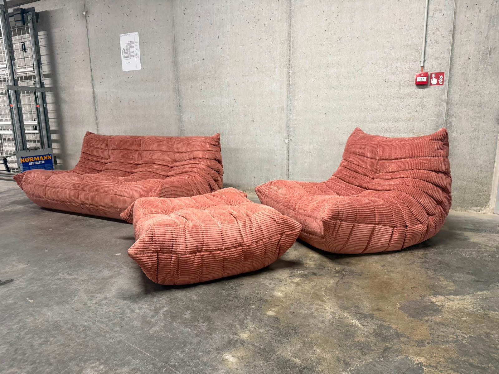 Togo 3zit, 1zit en ottoman Old Pink (Oud Roze) ribfluweel, Ophalen of Verzenden, Stof, Ligne roset togo