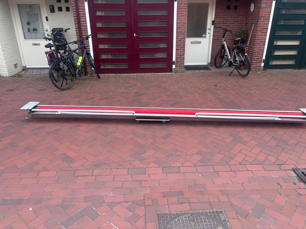 Rood zonnescherm 4.5m bij 3m uitval, 150 tot 300 cm, Ophalen, Zo goed als nieuw, Knikarmscherm