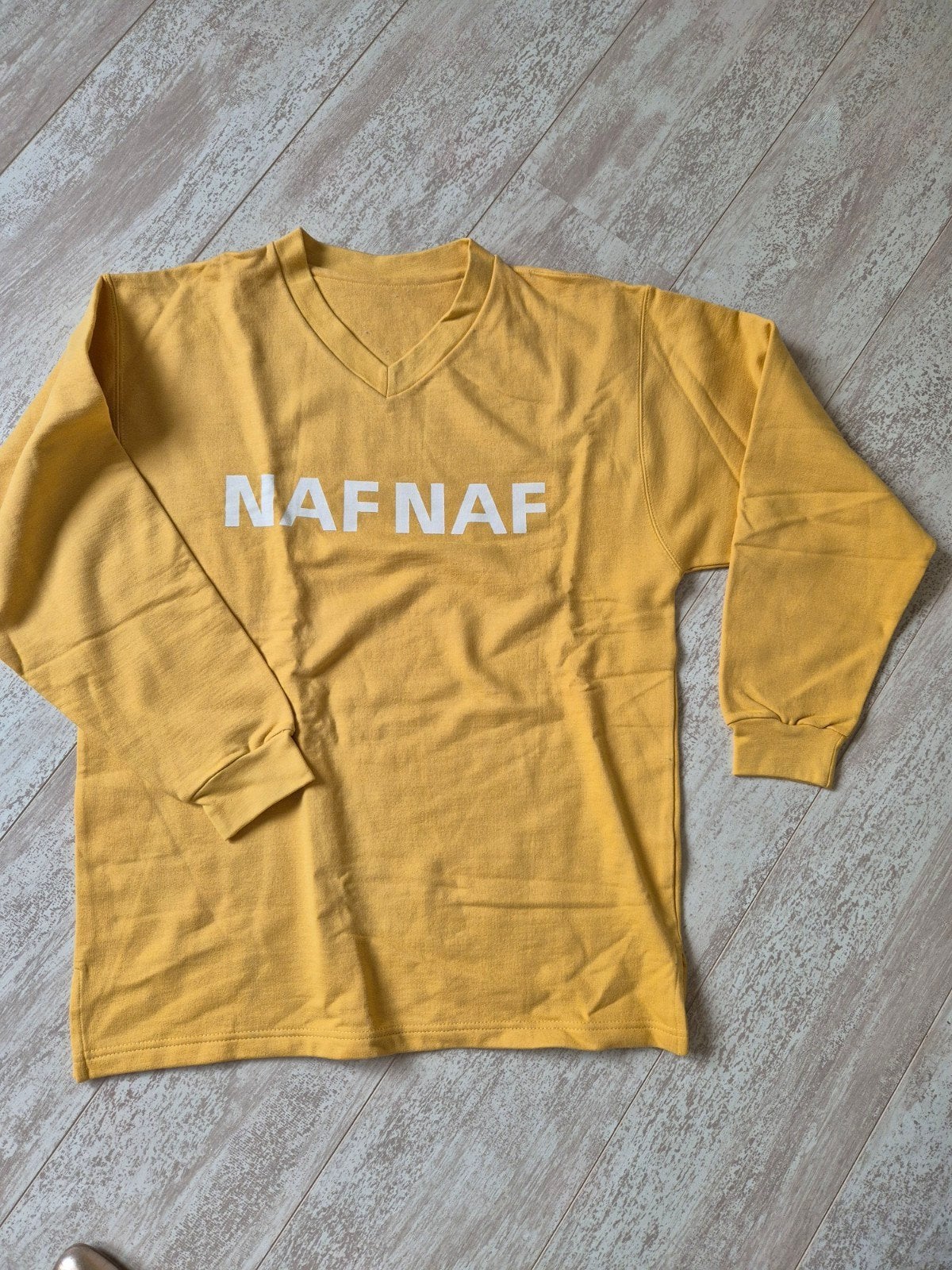 Oker gele sweater van Naf Naf v hals. Trui is bijna 30 jaar, Kleding | Dames, Ophalen of Verzenden, Zo goed als nieuw, Geel