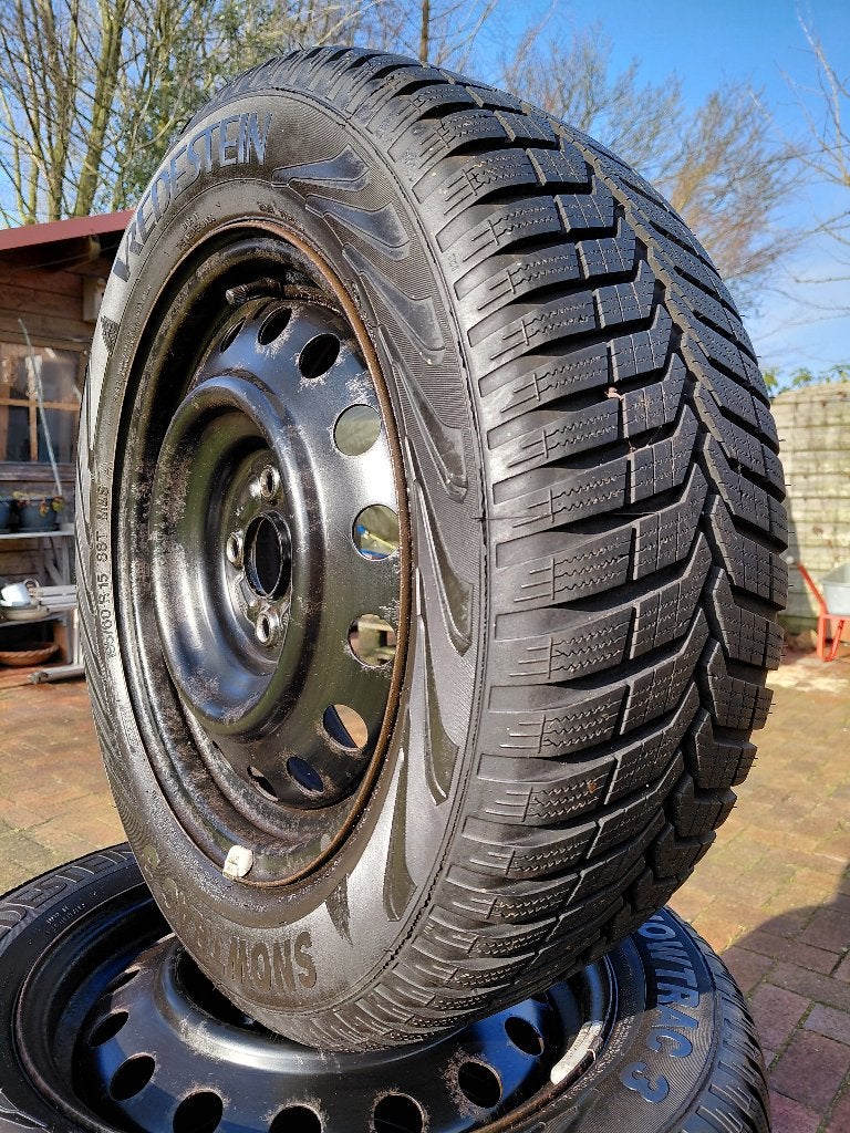 4 Winterbanden 7mm op 4x100 15 inch velgen Suzuki Toyota Kia, Ophalen, Gebruikt, 15 inch, Winterbanden