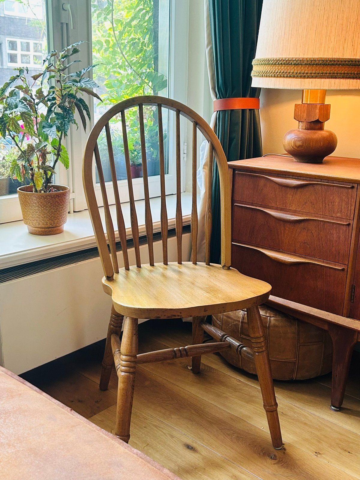 Vintage massief houten spijlenstoel, Antiek en Kunst, Ophalen