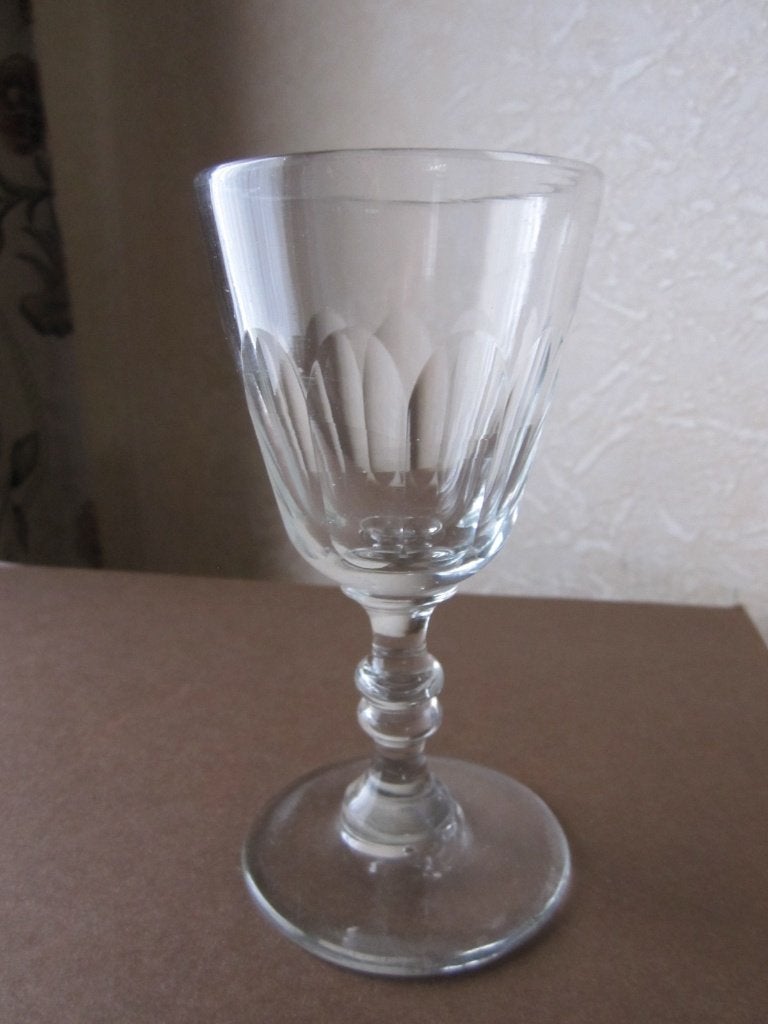 Een antiek Baccarat kristal aperitief glas - dubbele knop, Verzenden