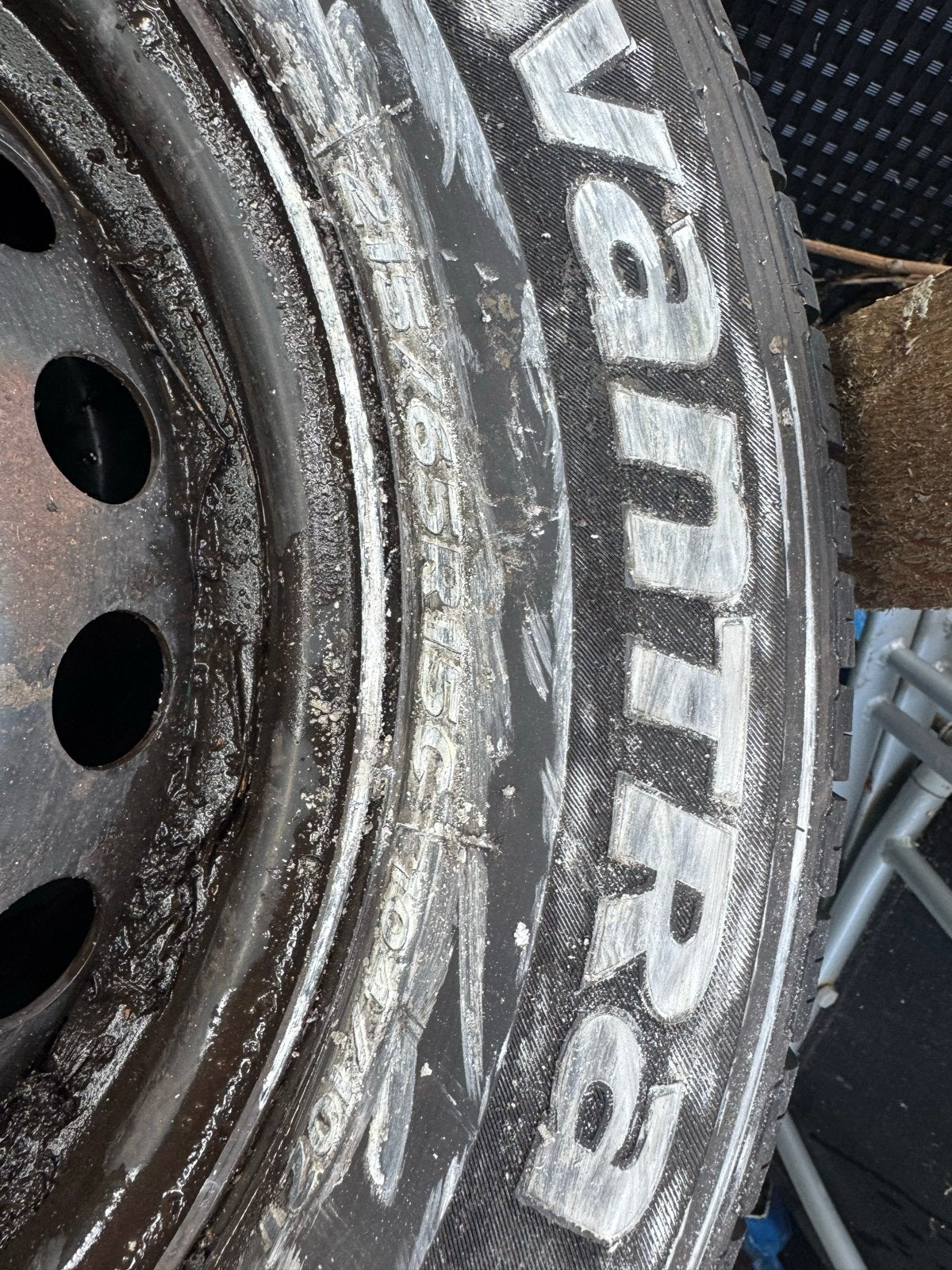 Hankook Vantra LT 215/65 R15 banden met stalen velgen, Ophalen
