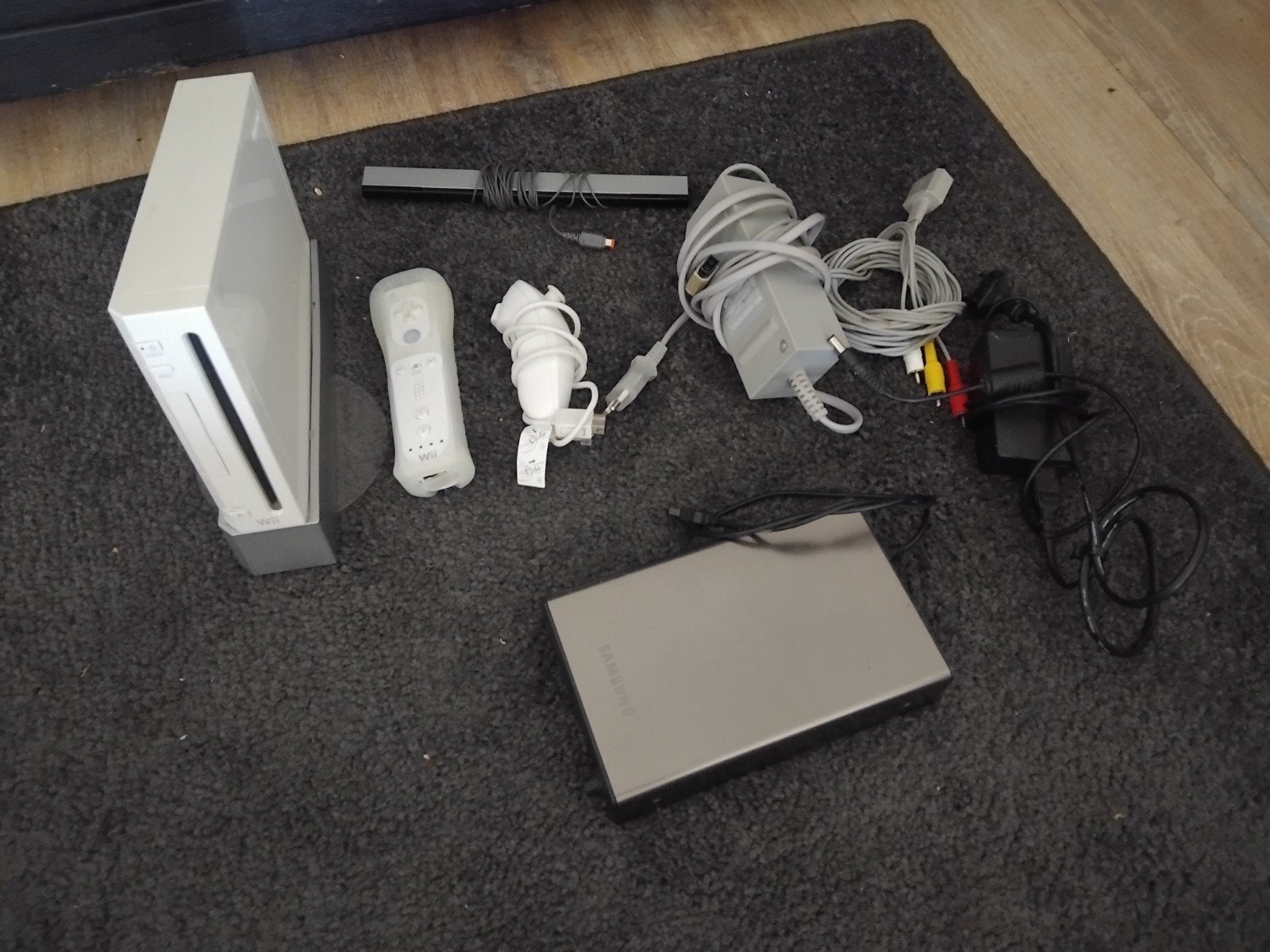 Nintendo wii omgebouwd met spelletjes, Ophalen, Zo goed als nieuw, Met 1 controller, Met games