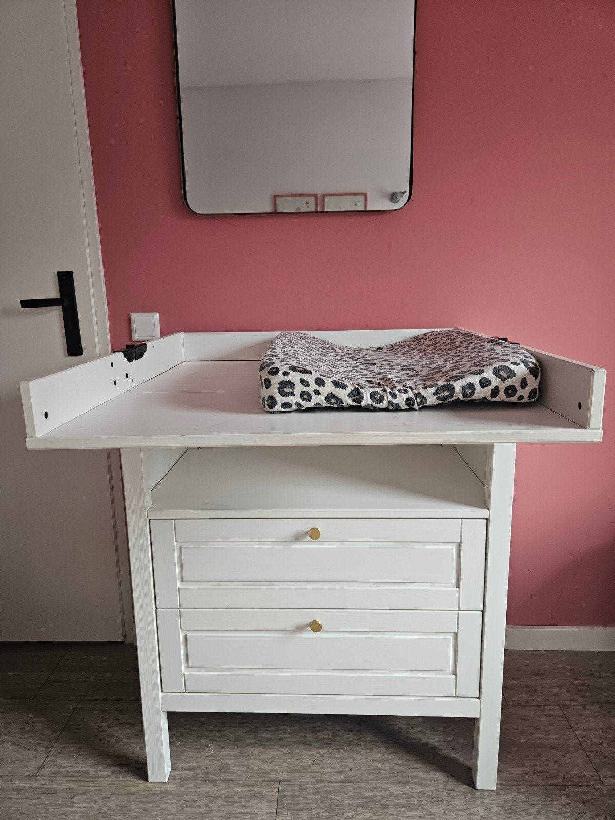 Witte commode met lades en langwerpige verschoonruimte, 50 tot 70 cm, Ophalen of Verzenden, Zo goed als nieuw, 75 tot 100 cm