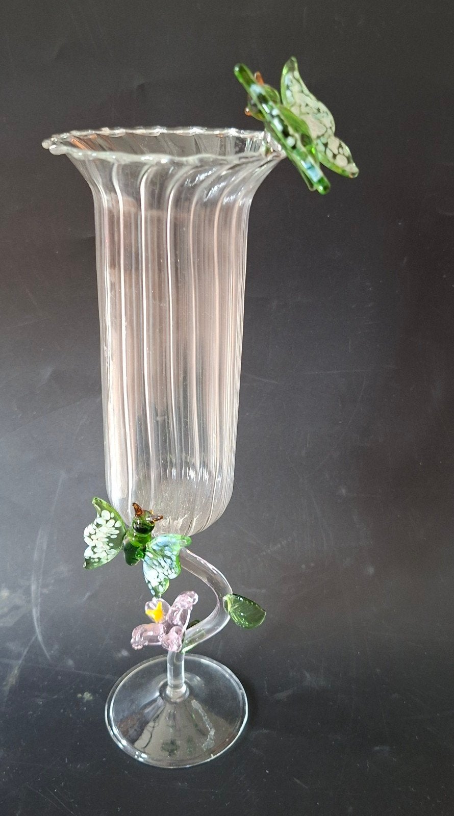 Glazen vaas met vlinder en bloem decoratie, Ophalen of Verzenden