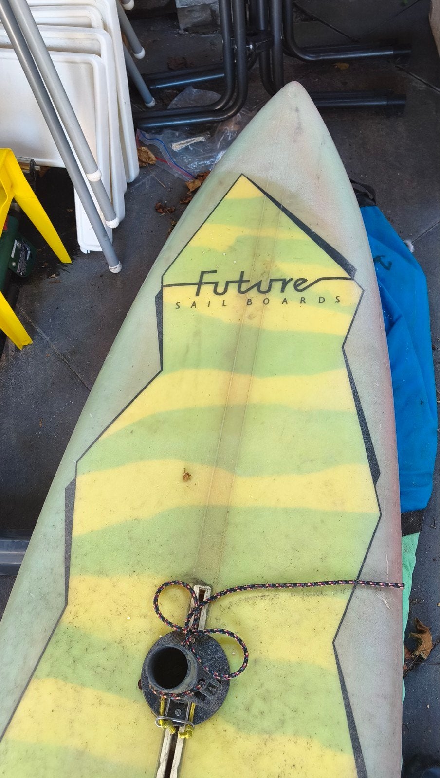 Foto 3 van Gebruikte surfplank met 2 zeilen - Complete set