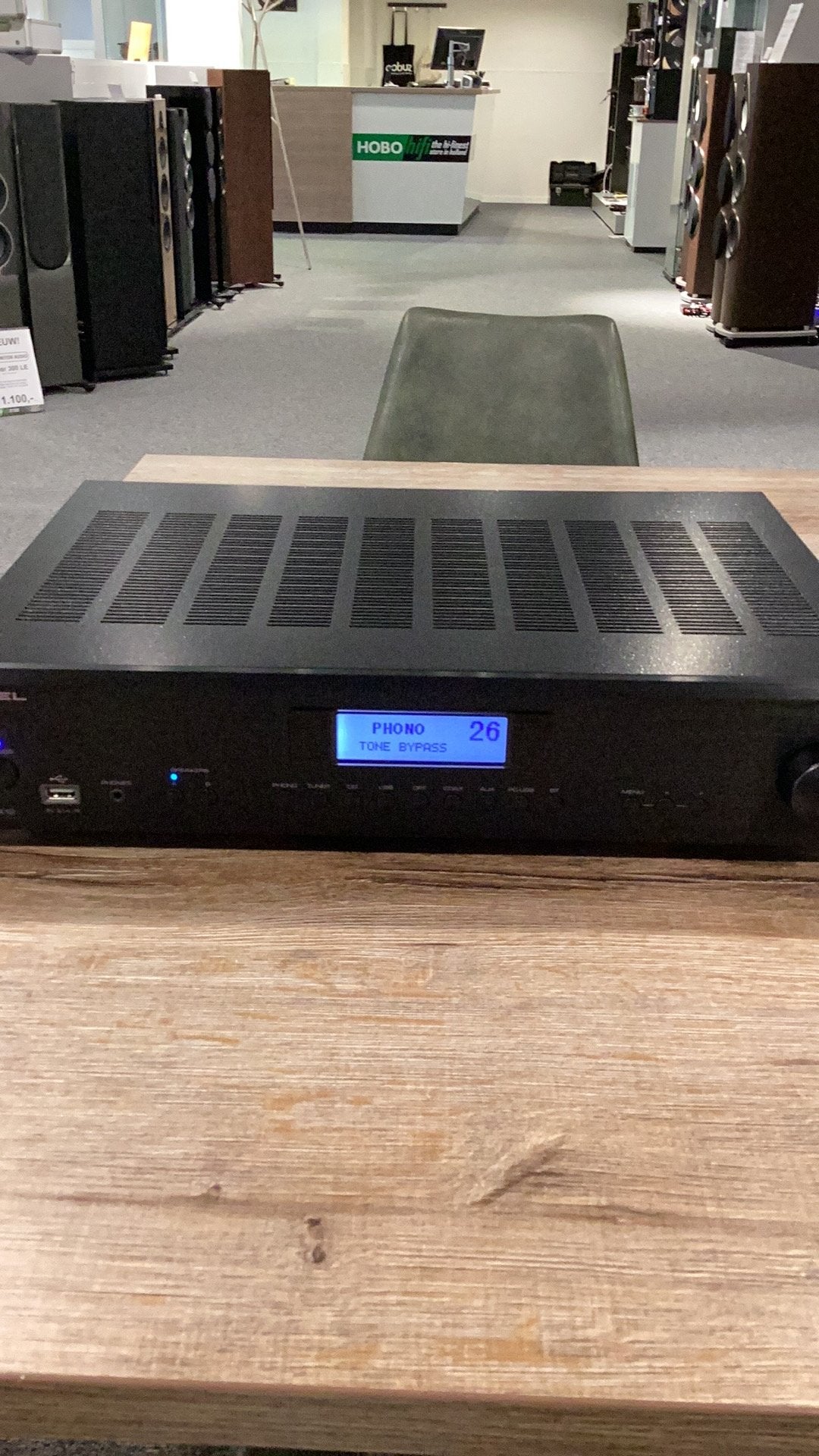 Rotel A12 versterker in nieuwstaat., Audio, Tv en Foto, Versterkers en Receivers, Ophalen, Zo goed als nieuw, 120 watt of meer