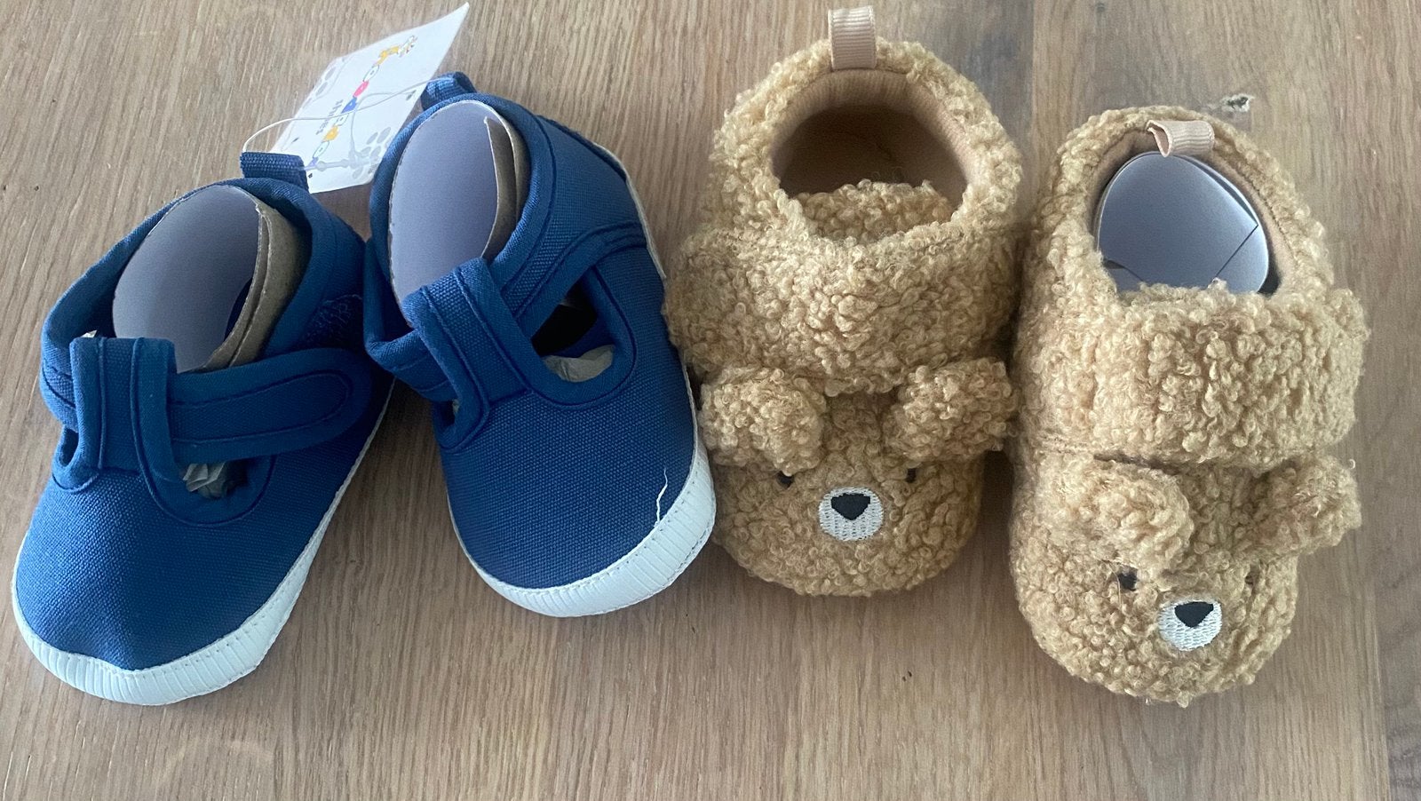 2 paar nieuwe slofjes, Kinderen en Baby's, Babykleding | Schoentjes en Sokjes, Ophalen of Verzenden, Zo goed als nieuw, Jongetje of Meisje