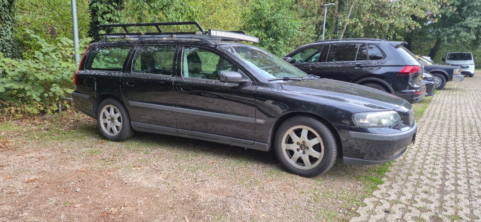 Volvo V70 2.4 170PK AUT 2004 Zwart, Auto's, 1556 kg, 1800 kg, Zwart, Leder en Stof