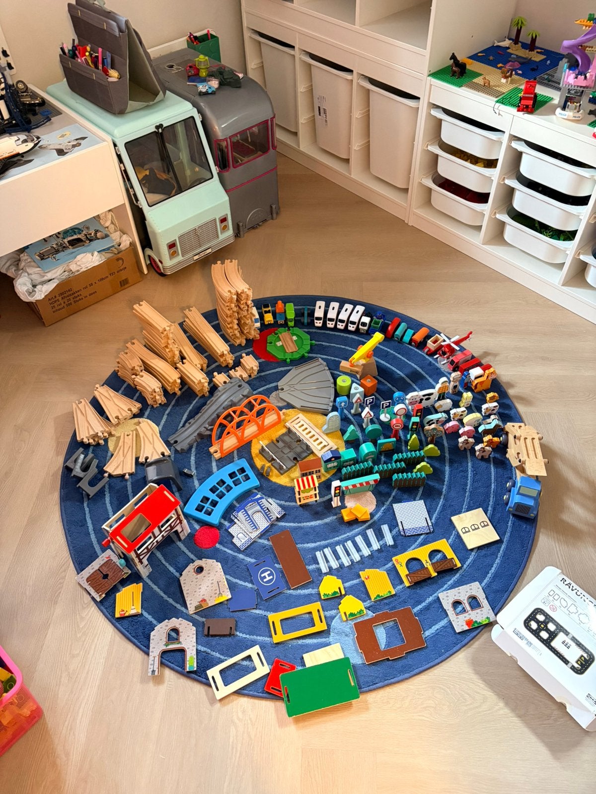 Houten treinbaan IKEA  - vele extra's - ruim 200 onderdelen, Kinderen en Baby's, Ophalen of Verzenden, Zo goed als nieuw
