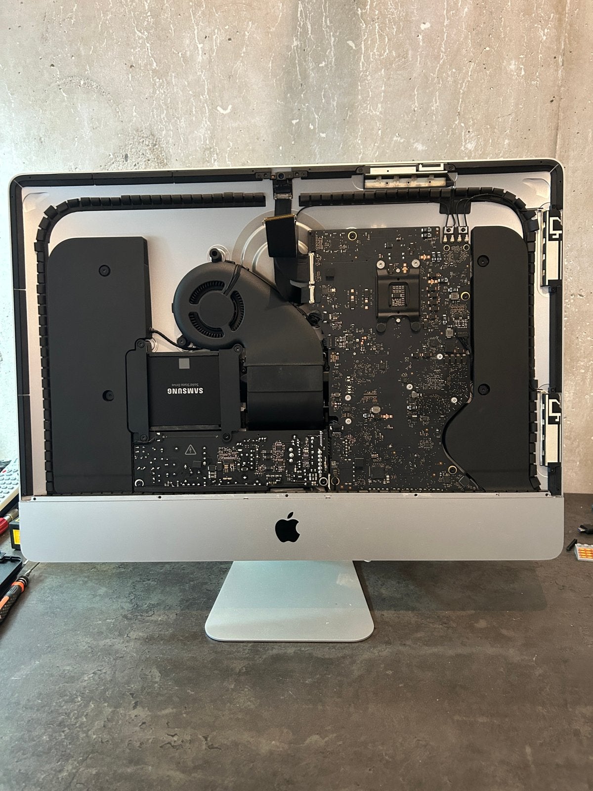 iMac 2017 onderdelen - 21.5 inch (scherm defect), Gebruikt, 2 tot 3 Ghz, IMac, Ophalen of Verzenden