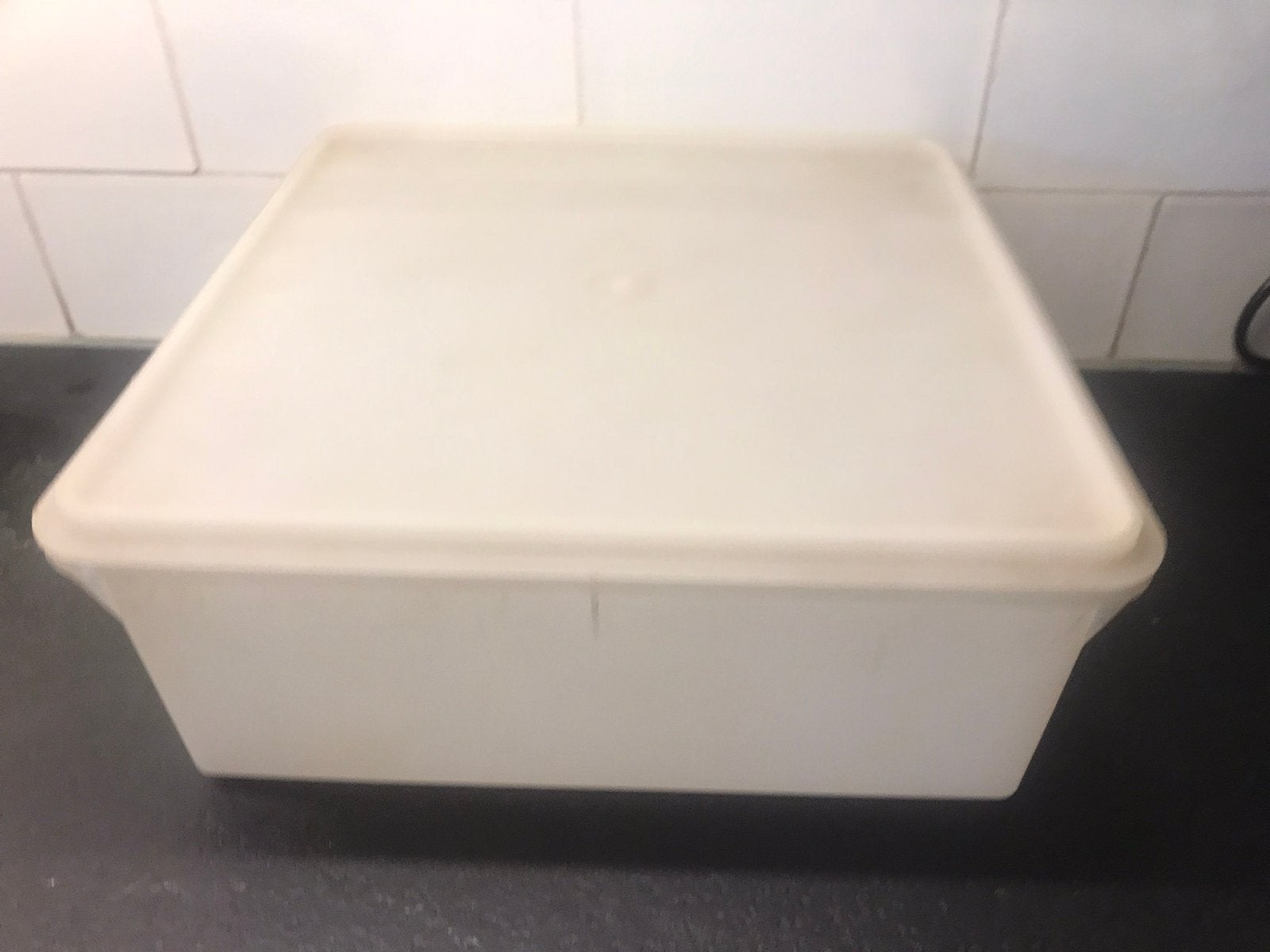 Tupperware groot voorraaddoos voooraadbak trommel vierkant, Met deksel, Gebruikt, Overige kleuren, Ophalen of Verzenden