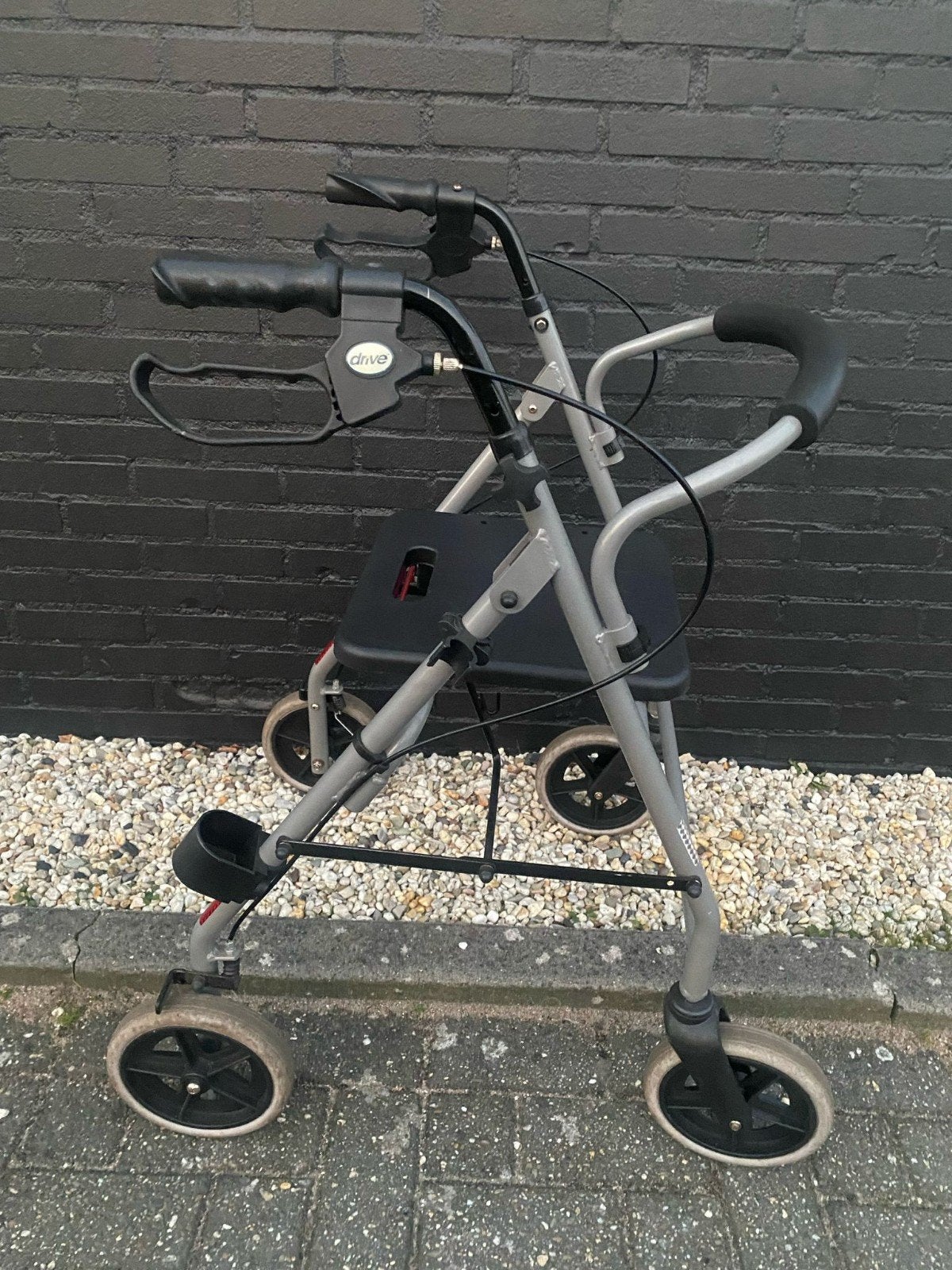 Te koop zgan rollator inklapbaar met gratis wandelstokhouder, Ophalen, Opvouwbaar, Zo goed als nieuw