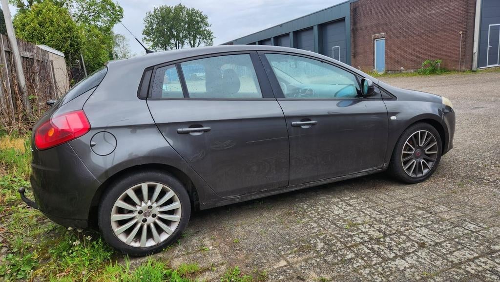 Fiat Bravo 1.4 16V 120 5DR 2007 Grijs, Voorwielaandrijving, 15 km/l, 4 cilinders, Handgeschakeld