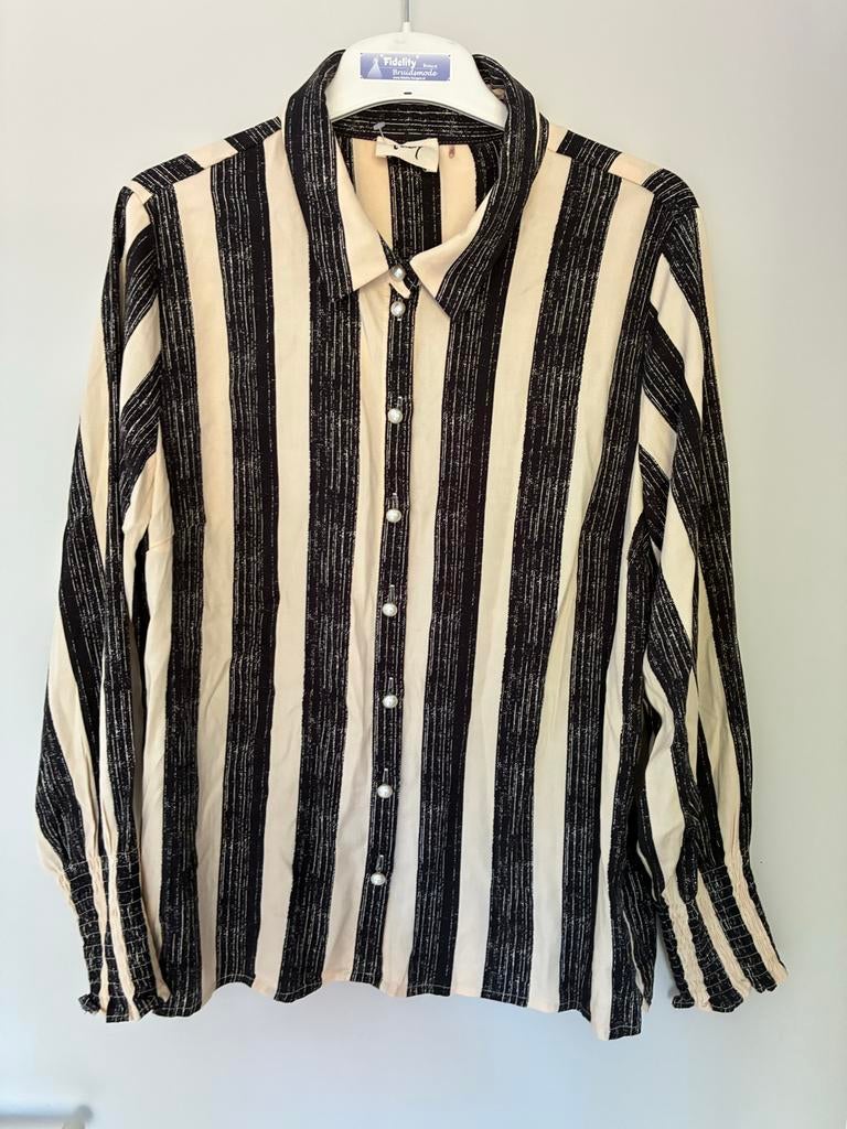 Stijlvolle gestreepte blouse van Isay , L, in prima staat., Ophalen of Verzenden, Zo goed als nieuw, Zwart, Minder dan 95 cm