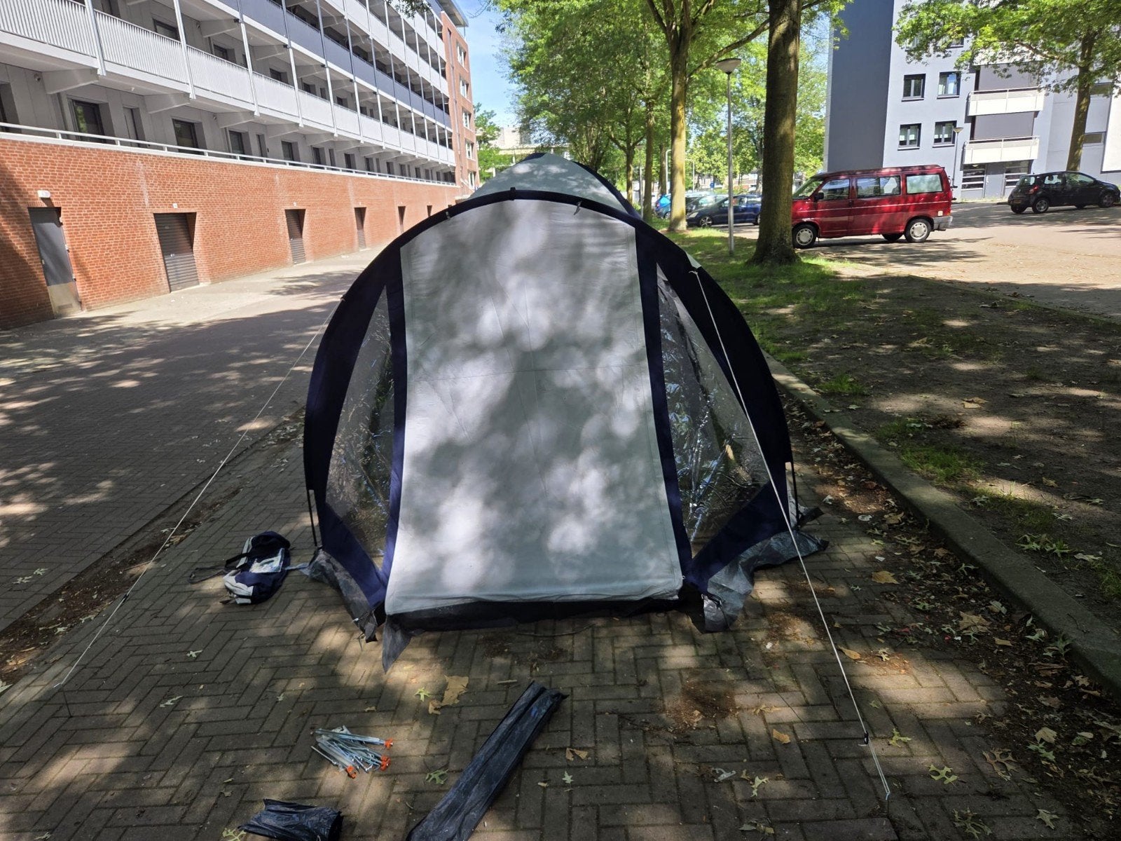 Ruime 4-persoons tent - Ideaal voor kamperen, Ophalen, Gebruikt, Tot en met 4