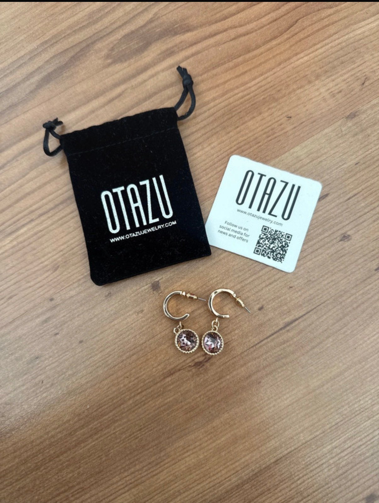 Otazu oorbellen, Overige materialen, Nieuw, Ophalen of Verzenden, Knopjes of Stekers
