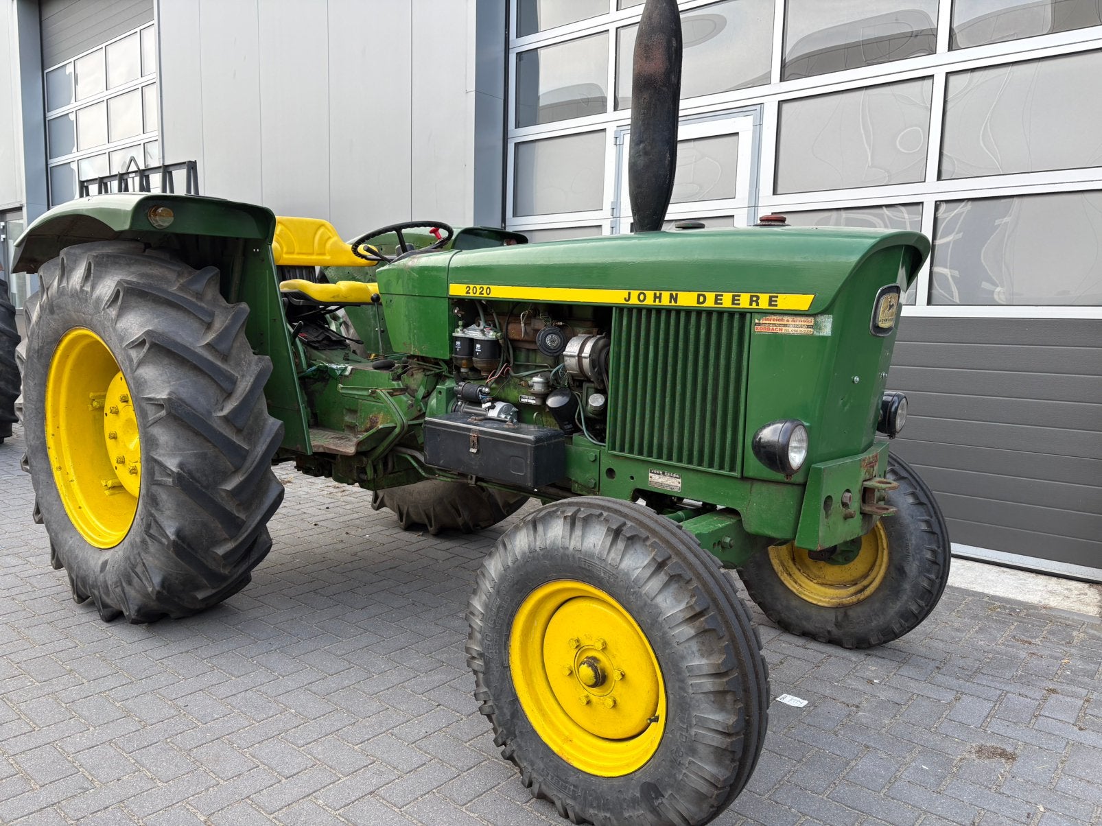 John Deere 2020 mooie originele trekker, marge, NL kenteken., Zakelijke goederen, Agrarisch | Tractoren, Ophalen