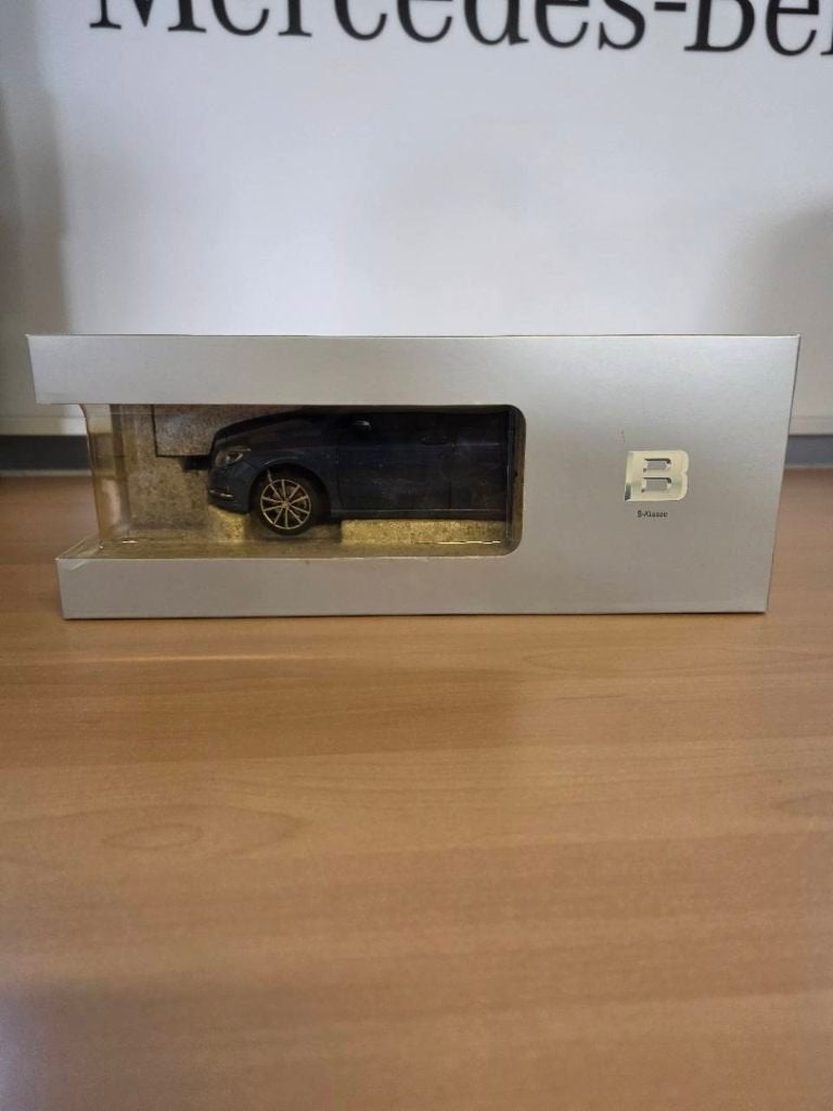 Mercedes B-Klasse W246 1:18 Norev lotusblauw in doos, Hobby en Vrije tijd, Ophalen of Verzenden, Gebruikt, Auto, Norev