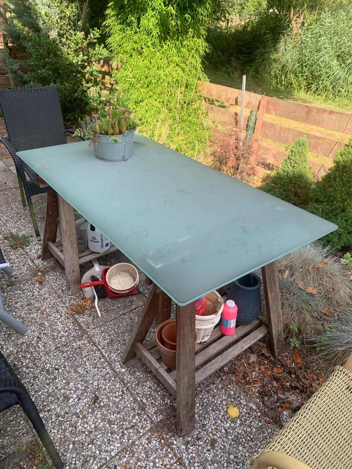 Tuin/Balkontafel met glazen blad en houten onderstel, Ophalen, Gebruikt, Rechthoekig, Hout