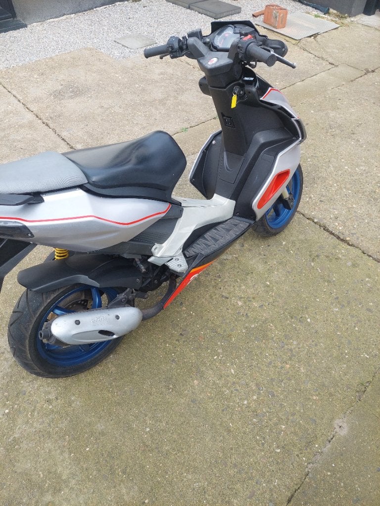 Aprilia sr factory ditech, Fietsen en Brommers, Scooters | Aprilia, Ophalen, Gebruikt, Maximaal 45 km/u, SR 50