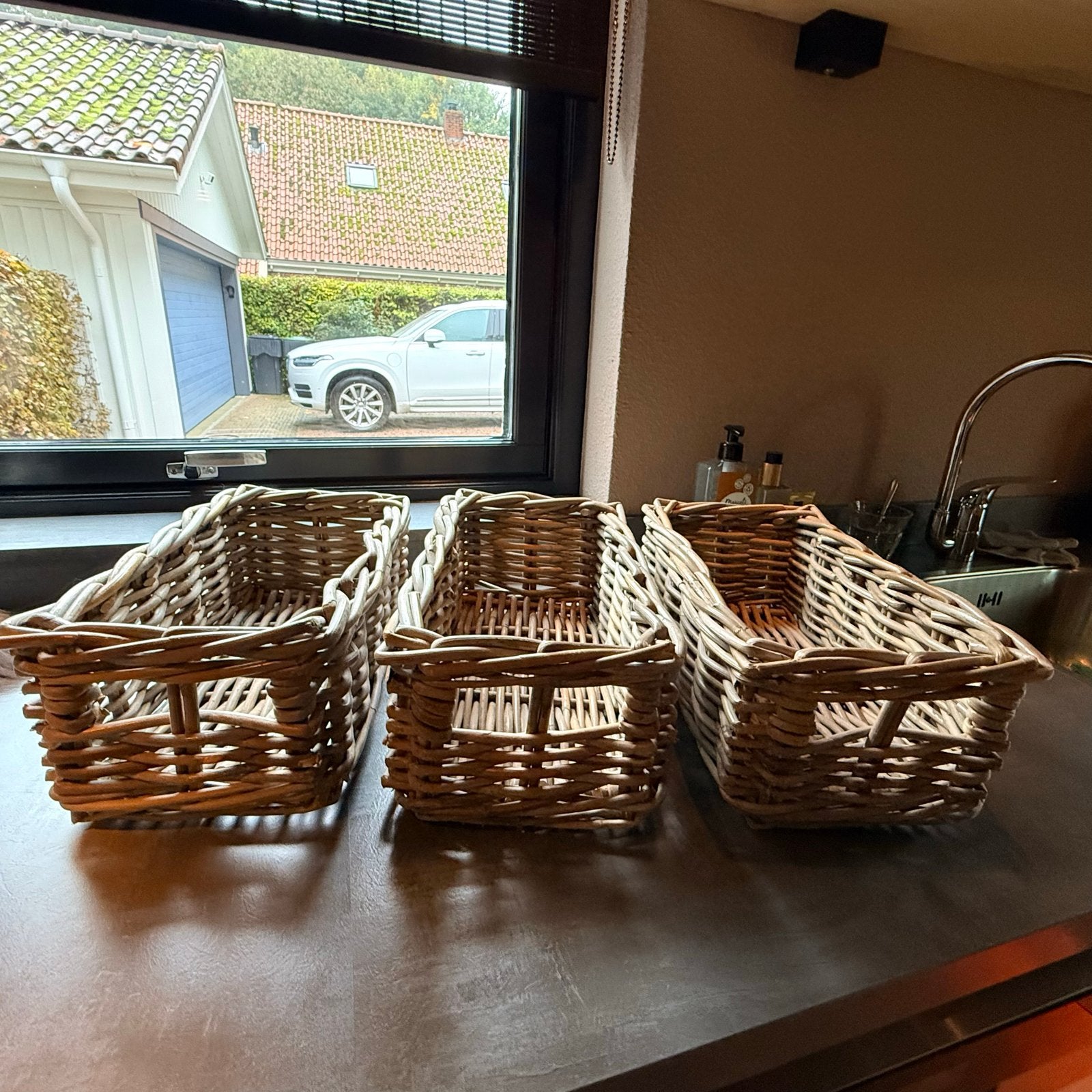 Set van 3 rieten manden voor dressoir of kast, Gebruikt, Gevlochten, Mand, Ophalen of Verzenden