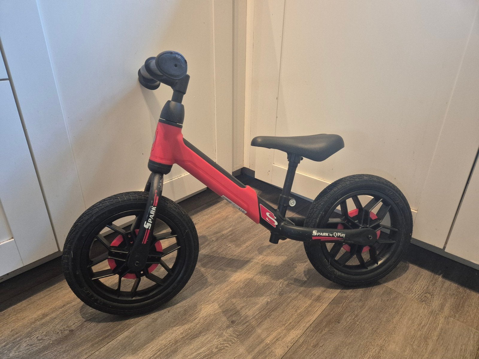loopfiets balance bike spark by q play 3+, Fietsen en Brommers, Fietsen | Kinderfietsjes, Ophalen, Gebruikt, Minder dan 16 inch