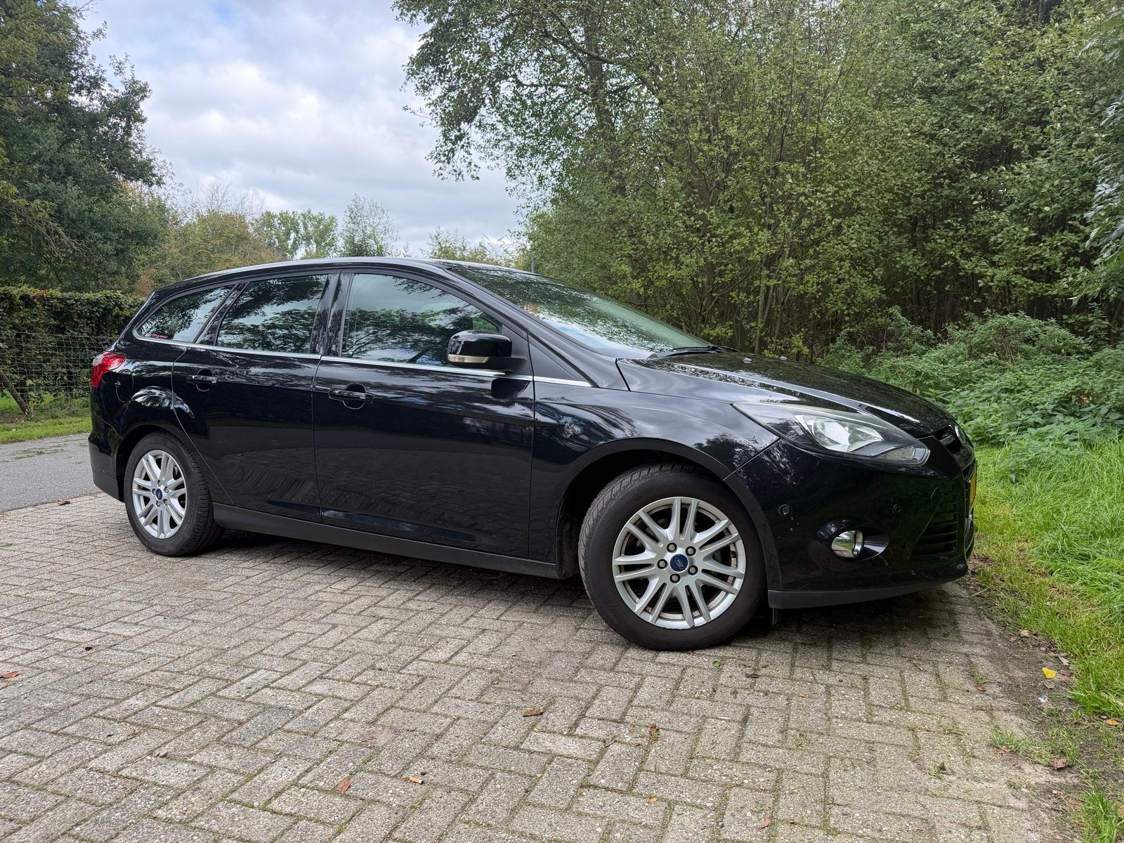 Ford Focus 1.0 Ecoboost 92KW Wagon 2013 Zwart, Euro 5, Parkeersensor, Zwart, Origineel Nederlands