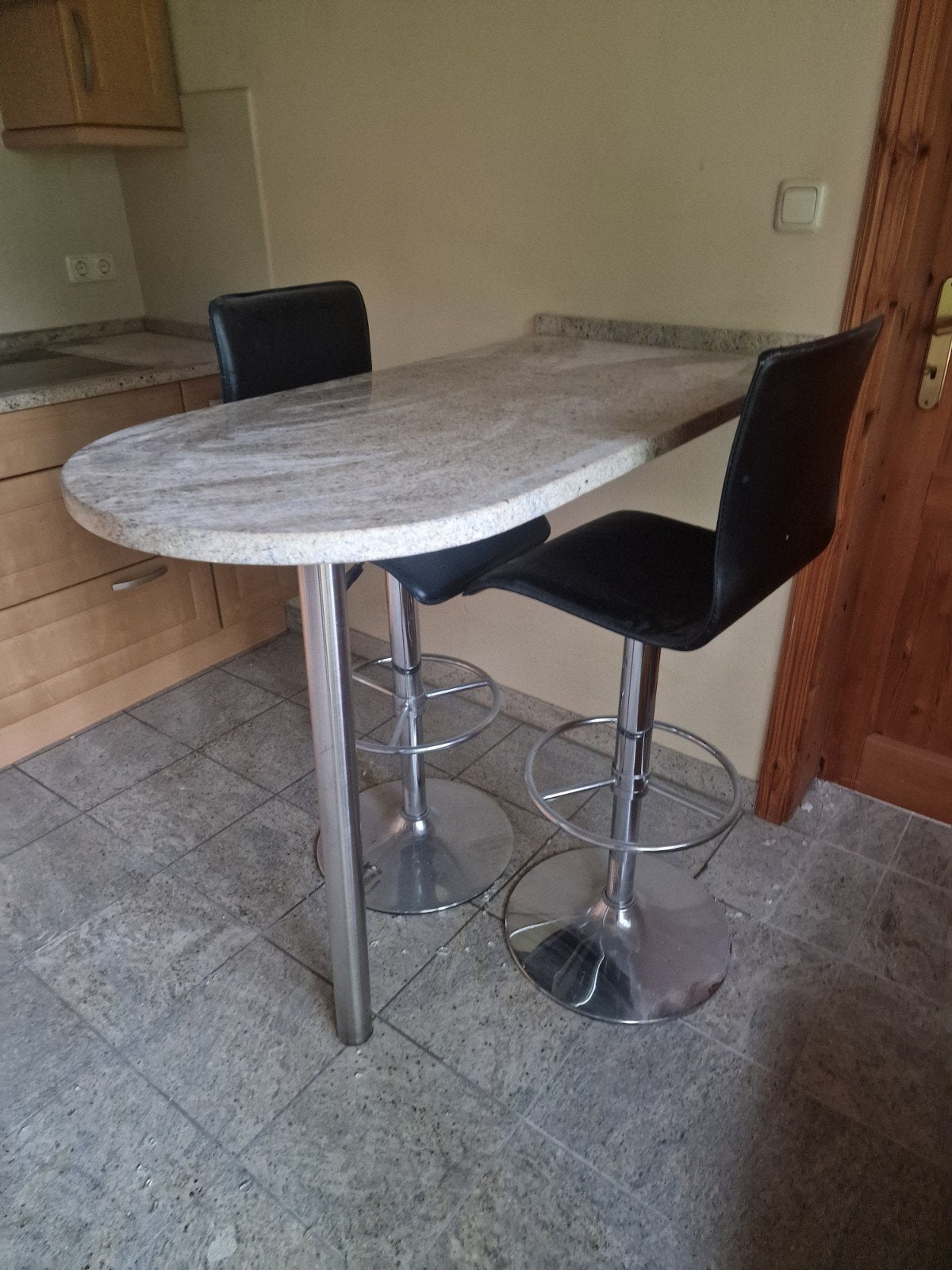 graniet bar/ keukentafel met 2 krukken, Ophalen of Verzenden, Zo goed als nieuw, Rechthoekig, 50 tot 100 cm