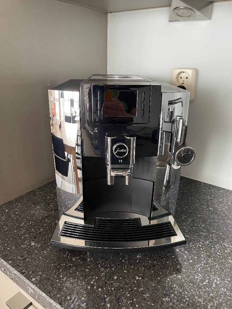 JURA E8 Volautomatische espressomachine Zwart (zeer netjes), Espresso apparaat, 10 kopjes of meer, Ophalen of Verzenden, Zo goed als nieuw