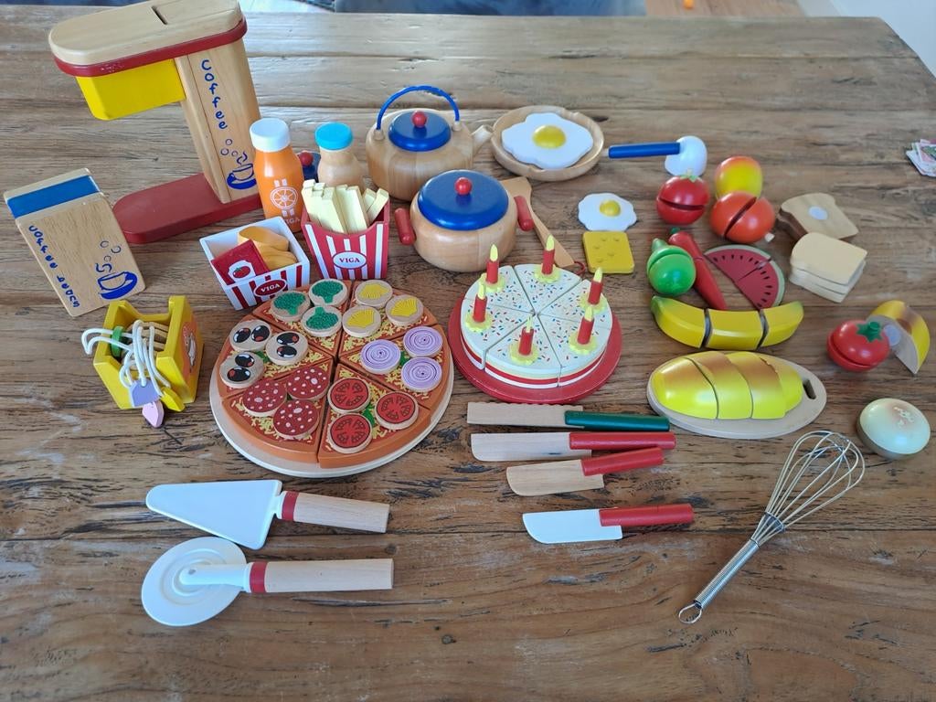 Grote set houten speelgoed: koffiezetapparaat, pizza, taart, Ophalen of Verzenden, Gebruikt, Meubelstuk of Keukentje