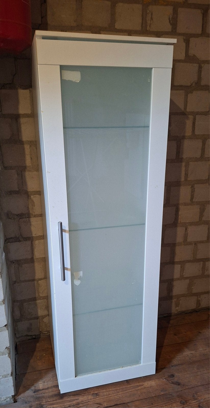 Witte vitrinekast met glazen planken en deur, Ophalen, Minder dan 50 cm, Glas, Modern
