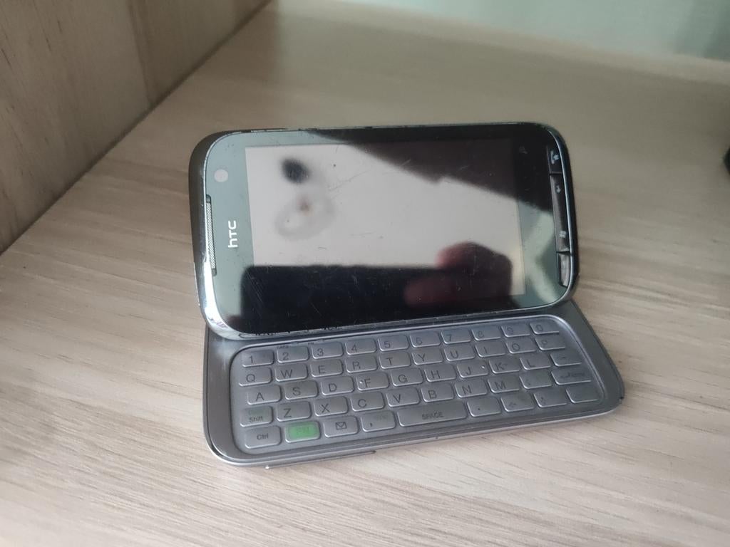 HTC TOUCH pro2 en HTC Desire S - Vintage Smartphones, Telecommunicatie, Mobiele telefoons | HTC, Ophalen of Verzenden, 3 tot 6 megapixel