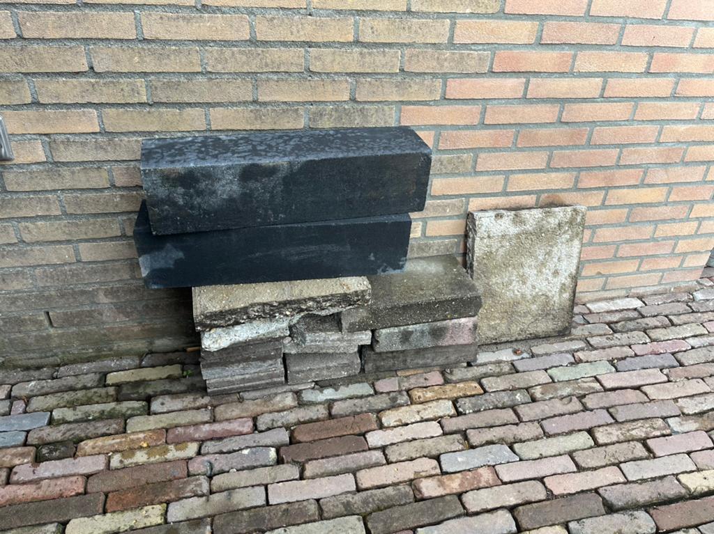 Klinkers en stenen gratis af te halen, Tuin en Terras, Tegels en Klinkers, Ophalen, Zo goed als nieuw, Beton, Klinkers