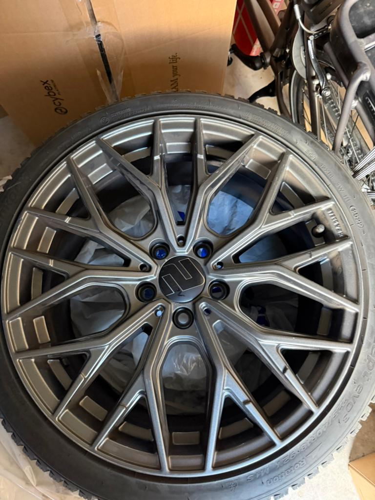 Velgen met winterbanden van Hankook, Ophalen, 17 inch, 225 mm, Winterbanden