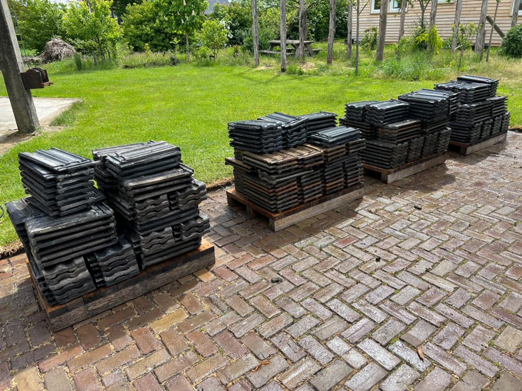 Gebruike Mulden dakpannen ca.350-400 stuks, Doe-het-zelf en Verbouw, Dakpannen en Dakbedekking, Ophalen, Steen of Klei, 15 m² of meer