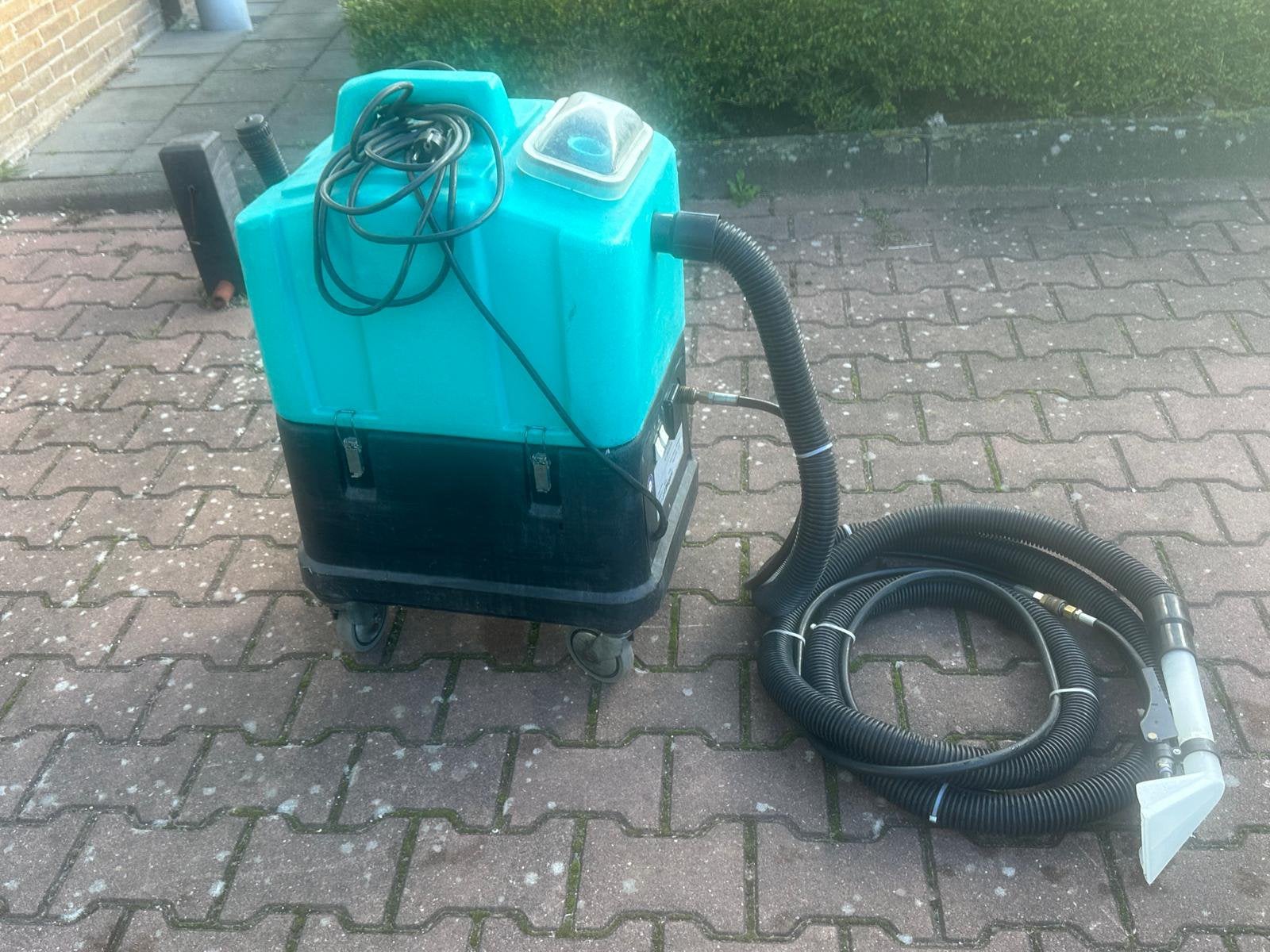 Tennant 1215 professionele tapijtreiniger., Ophalen, Gebruikt, Elektrisch