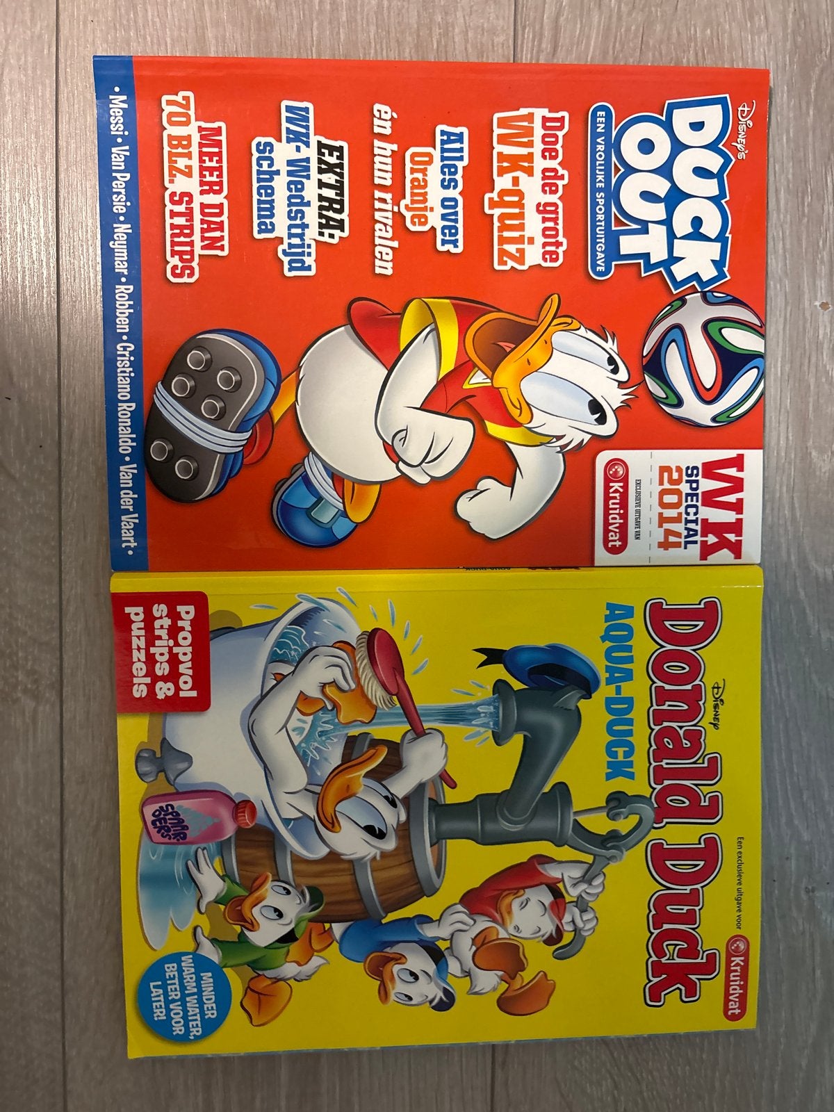 Donald Duck Duck Out WK Special 2014 & Aqua-Duck, Boeken, Stripboeken, Meerdere stripboeken, Ophalen, Zo goed als nieuw