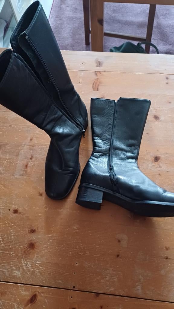 Laarzen en een paar snowboots, Ophalen, Zo goed als nieuw, Zwart, Lage of Enkellaarzen