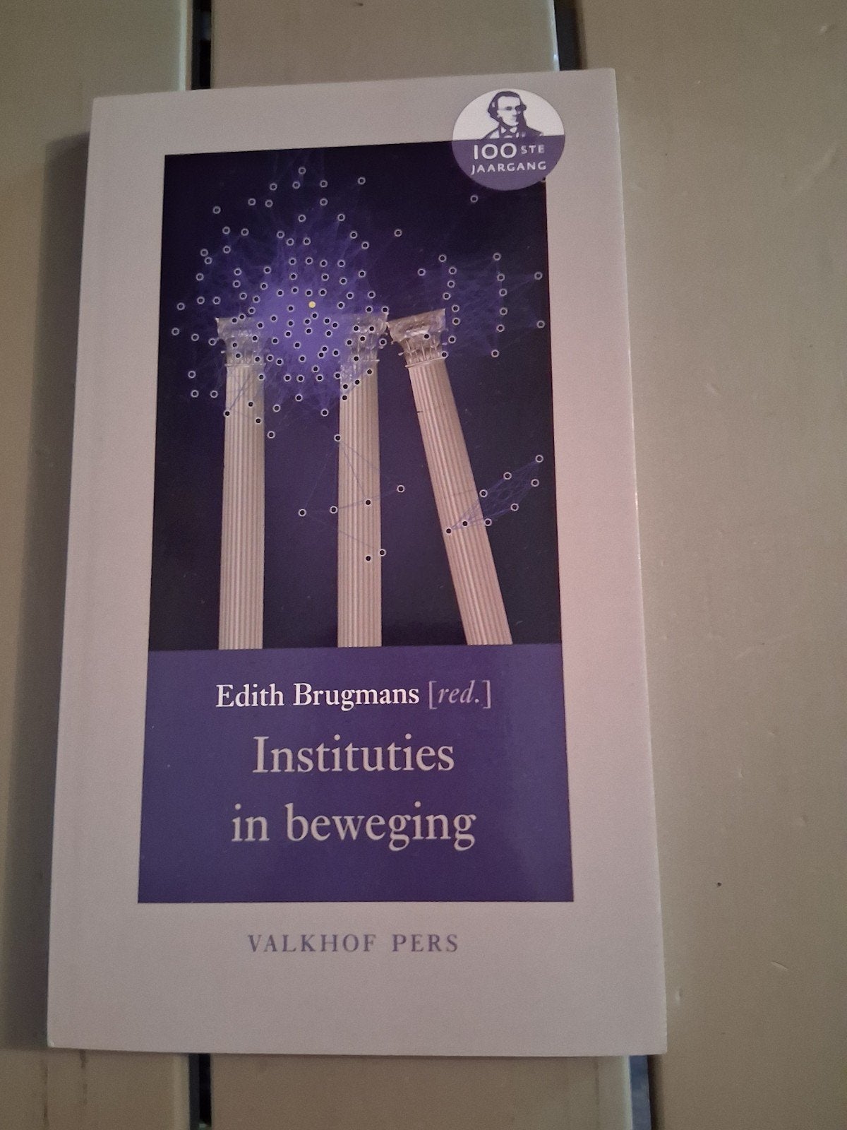 Instituties in beweging - Edith Brugmans (red.), Boeken, Literatuur, Zo goed als nieuw, Nederland, Ophalen of Verzenden