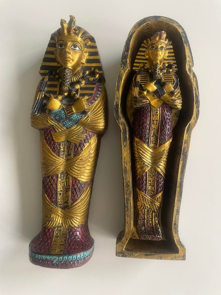 Set van 2 Egyptische Farao Mummie Beeldjes met Kist, Verzamelen, Ophalen of Verzenden, Gebruikt, Overige typen