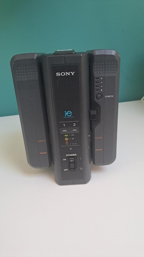 Sony battery charcher BC-L5 met 2x BP-GL95 accu V mount, Audio, Tv en Foto, Professionele Audio-, Tv- en Video-apparatuur, Ophalen of Verzenden